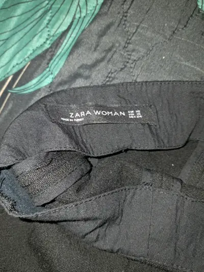 Falda corta negra Zara Woman - miniatura 2