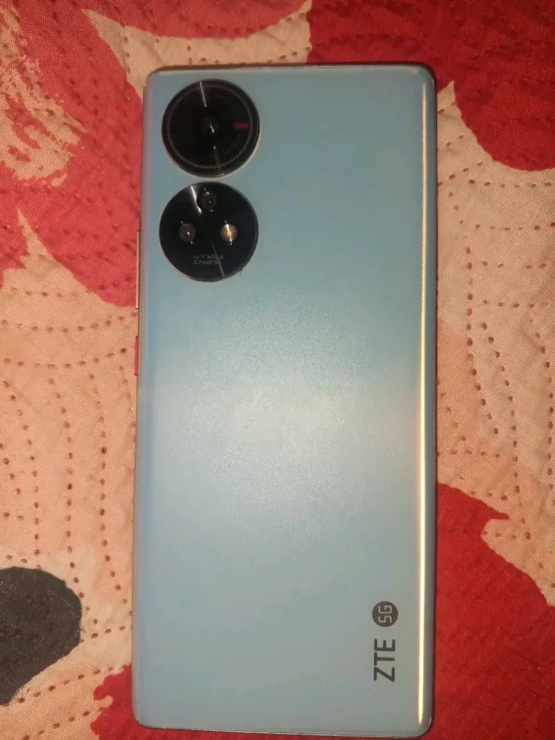 Smartphone ZTE 5G con cámara dual - 3
