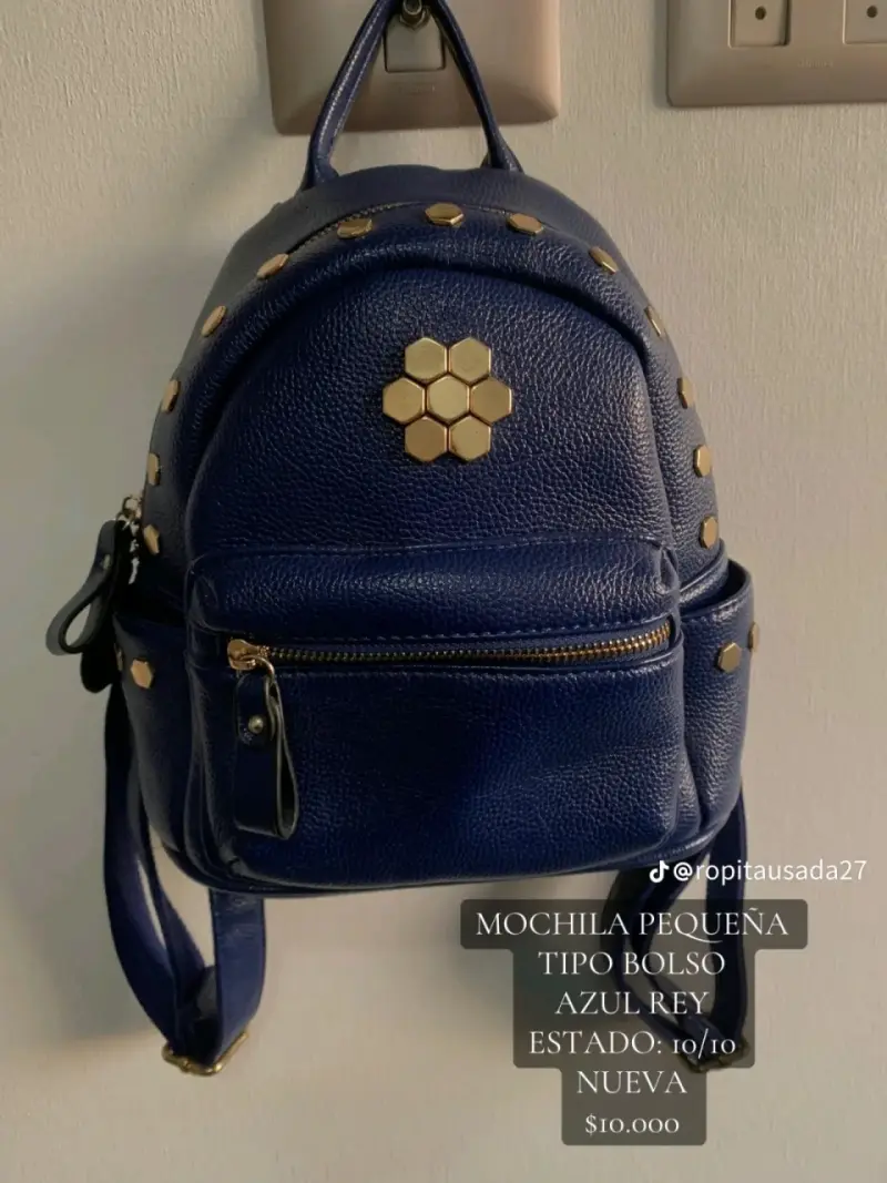 Mochila pequeña azul rey con detalles dorados - 1