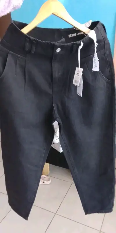 Pantalones de mezclilla negros talla 42 - miniatura 3