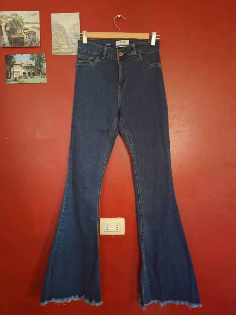 Jeans acampanados de mezclilla azul Sybilla
