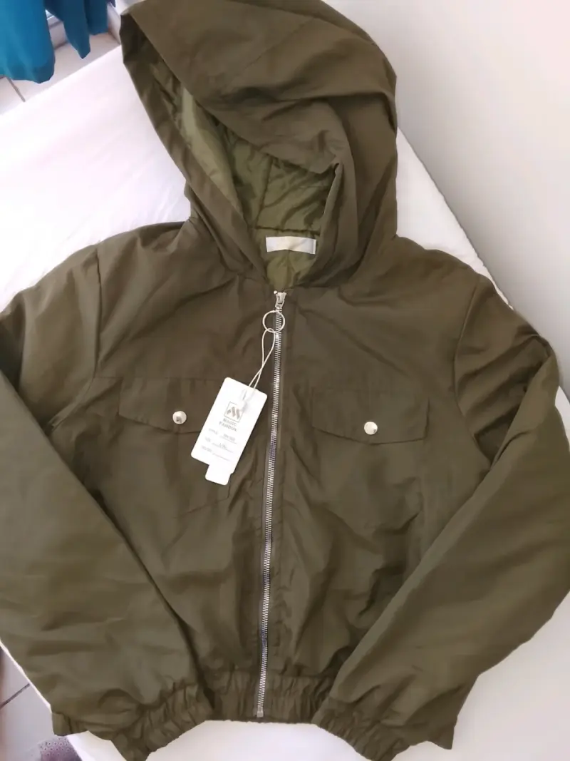 Chaqueta impermeable con capucha para mujer - 1