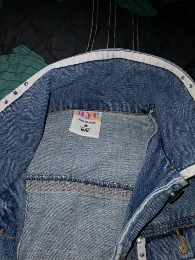 Chaqueta de mezclilla con detalles en cuello - miniatura 2