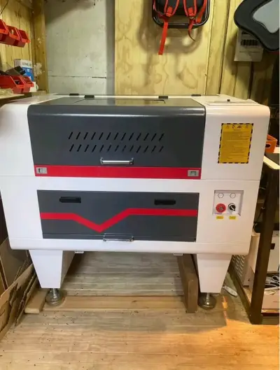 Máquina de corte láser y grabado con compresor - miniatura 1