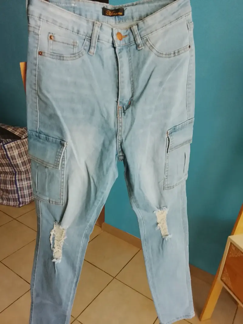 Jeans cargo rasgados para hombre