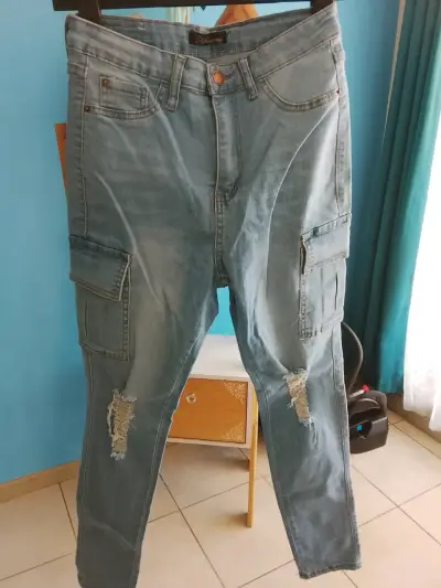 Jeans cargo rasgados para hombre - miniatura 2