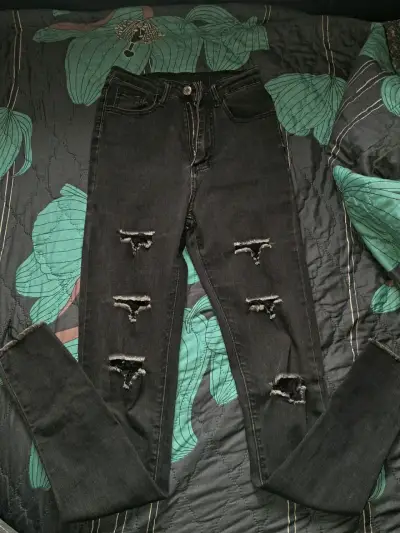 Jeans negros rasgados para mujer - miniatura 1