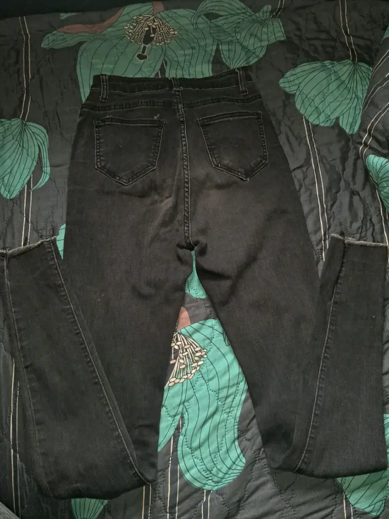Jeans negros rasgados para mujer - 2
