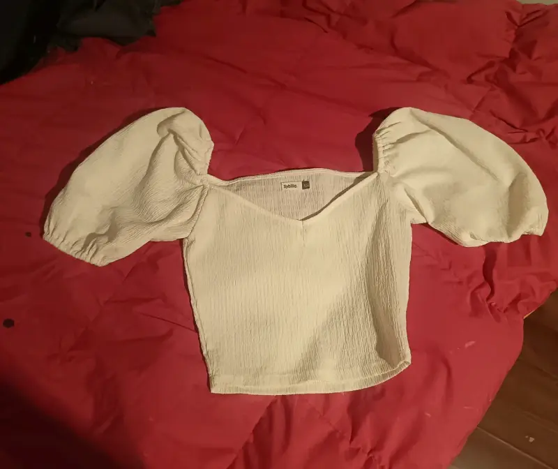Blusa blanca con mangas abullonadas Sybilla