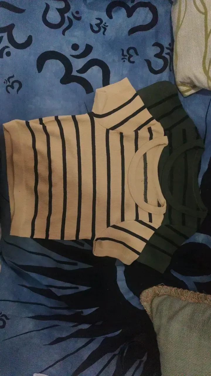 Polera de rayas beige y negra para mujer