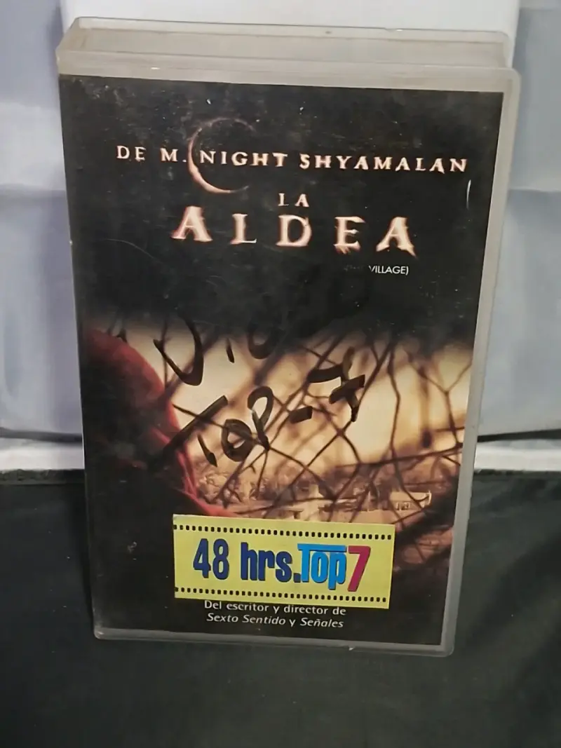 VHS La Aldea de M. Night Shyamalan Terror - 2