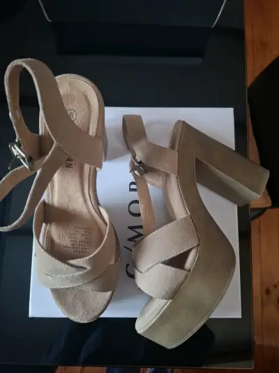 Sandalias de tacón alto beige C/Moran - miniatura 1