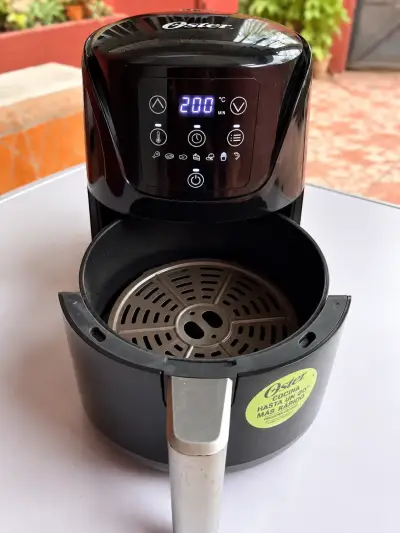 Freidora de Aire Oster Digital 4L – Funcionando - miniatura 3