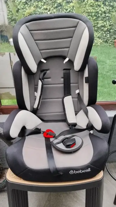 Silla de Auto Bebesit Negra y Gris - miniatura 1