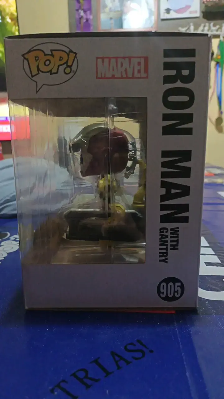 Funko Pop Iron Man con Gantry Edición Especial - 2