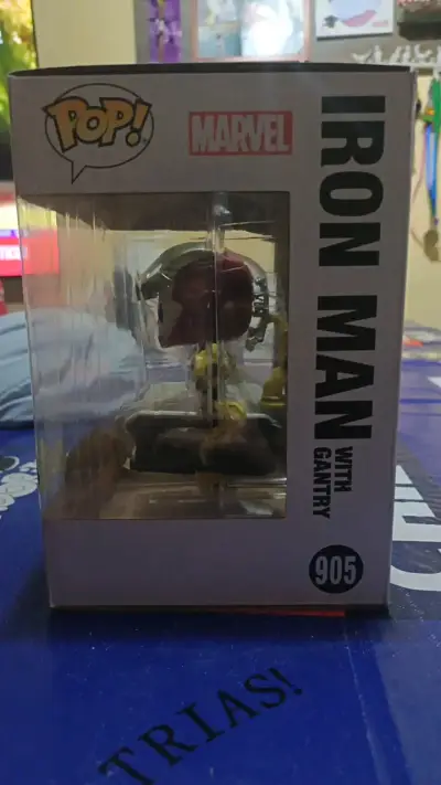 Funko Pop Iron Man con Gantry Edición Especial - miniatura 2