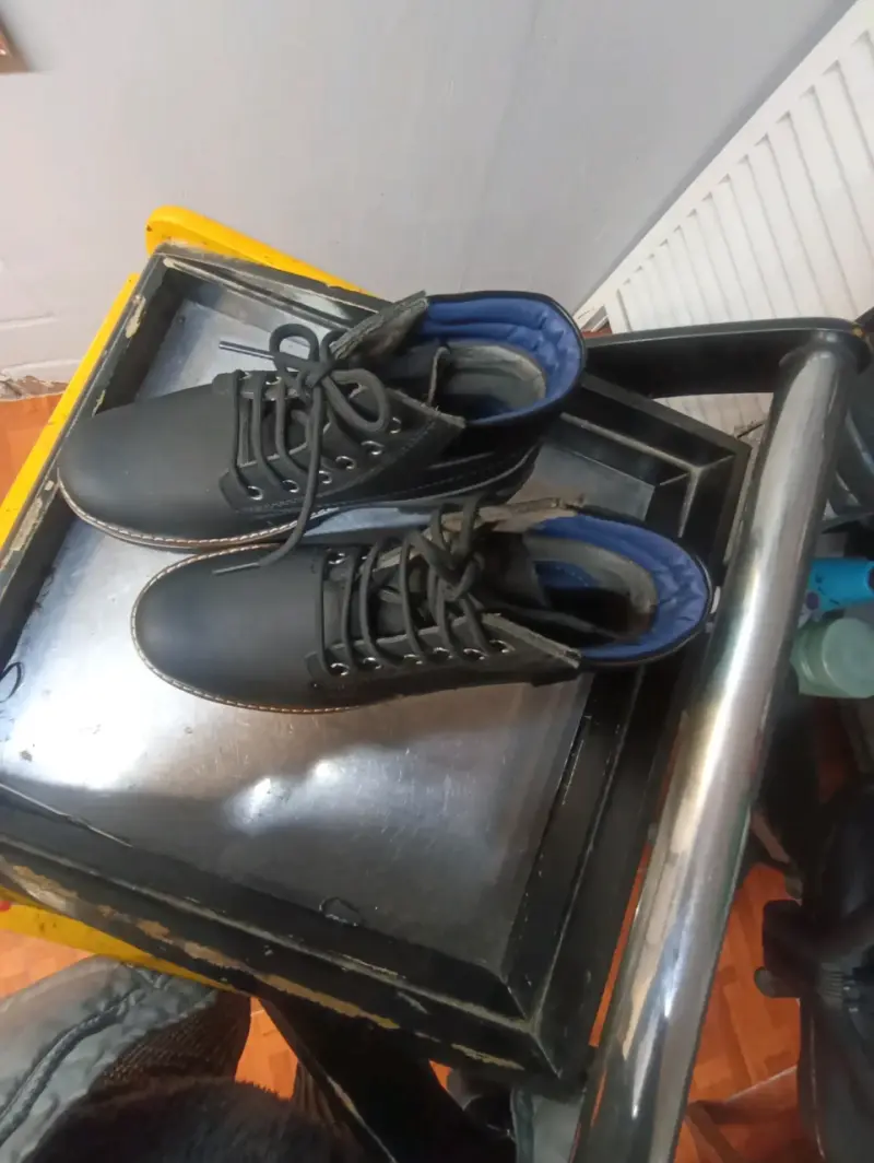 Botas de cuero negro para hombre - 2