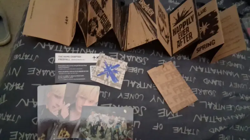 Álbum The Name Chapter: Freefall con tarjetas - 1