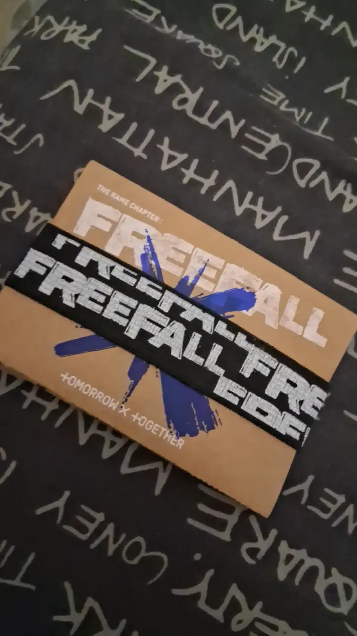 Álbum The Name Chapter: Freefall con tarjetas - 2