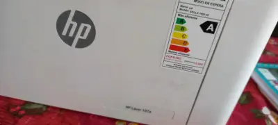 Impresora láser HP Laser 107a en buen estado - miniatura 2