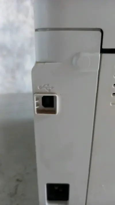 Impresora láser HP Laser 107a en buen estado - miniatura 4