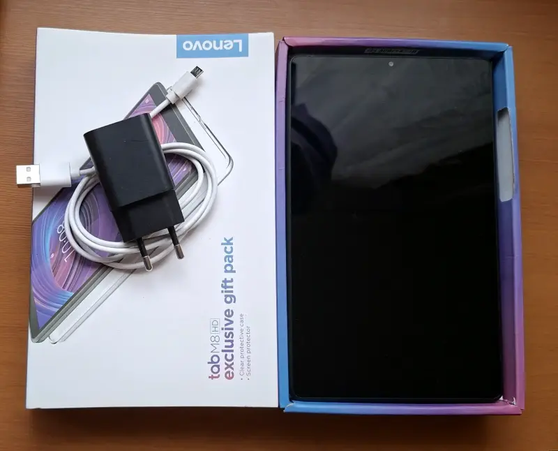 Tablet Lenovo Tab M8 HD con accesorios - 3
