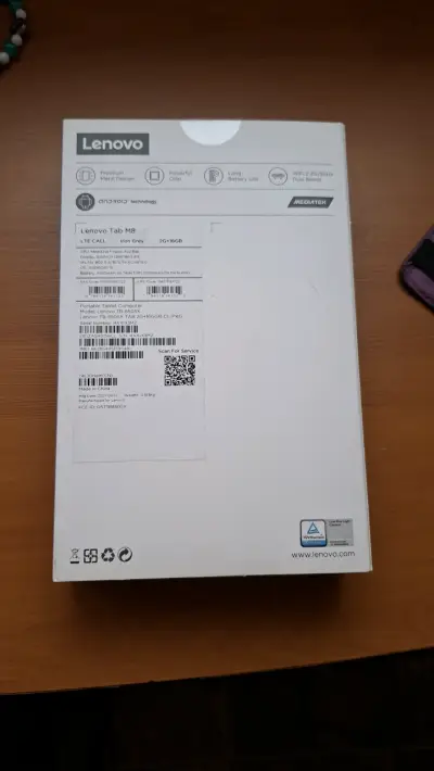 Tablet Lenovo Tab M8 HD con accesorios - miniatura 4