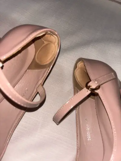 Zapatos de tacón alto color nude con correa - miniatura 3