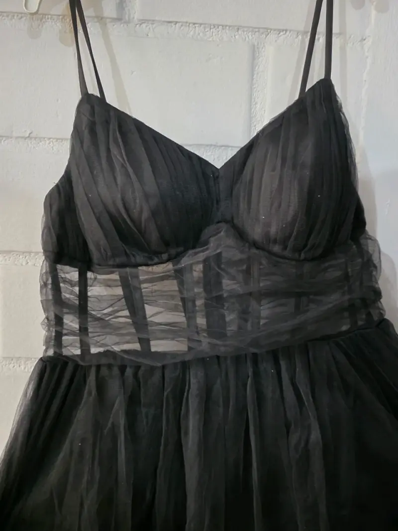 Vestido largo de noche negro elegante - 1