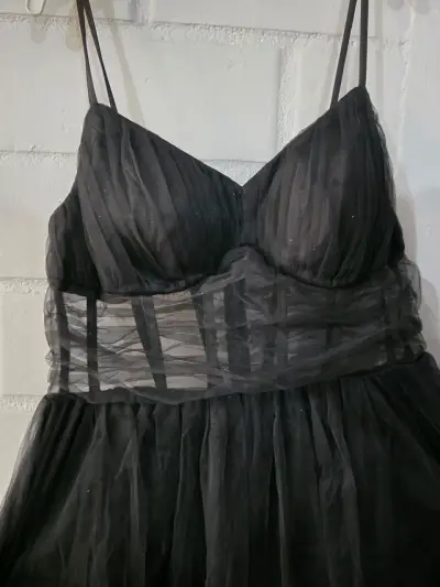 Vestido largo de noche negro elegante - miniatura 1
