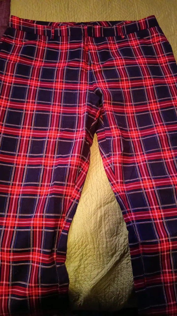 Pantalones a cuadros rojos y azules para mujer