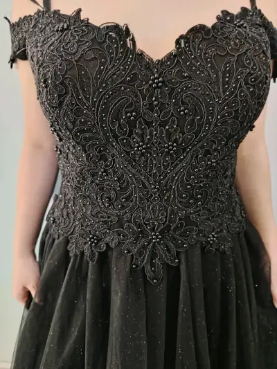 Vestido de noche largo negro elegante - miniatura 2