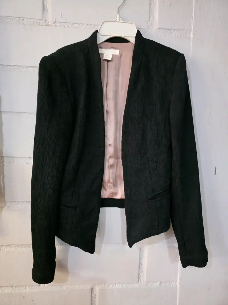 Blazer negro elegante para mujer