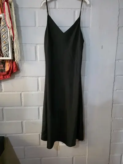Vestido negro elegante de tirantes Marquis - miniatura 1