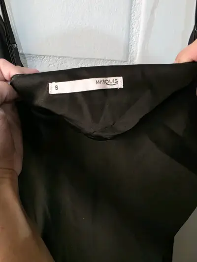 Vestido negro elegante de tirantes Marquis - miniatura 3