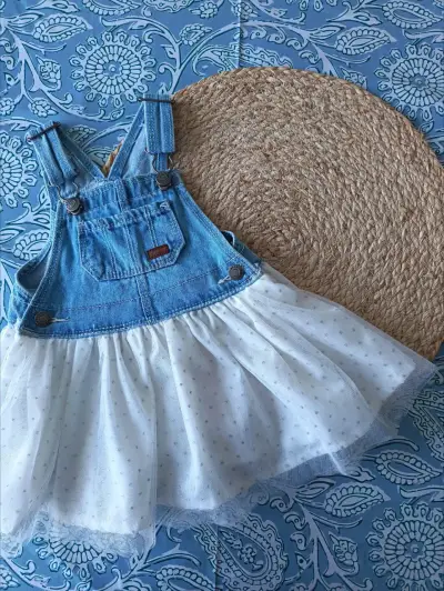 Vestido de mezclilla para bebé - miniatura 1