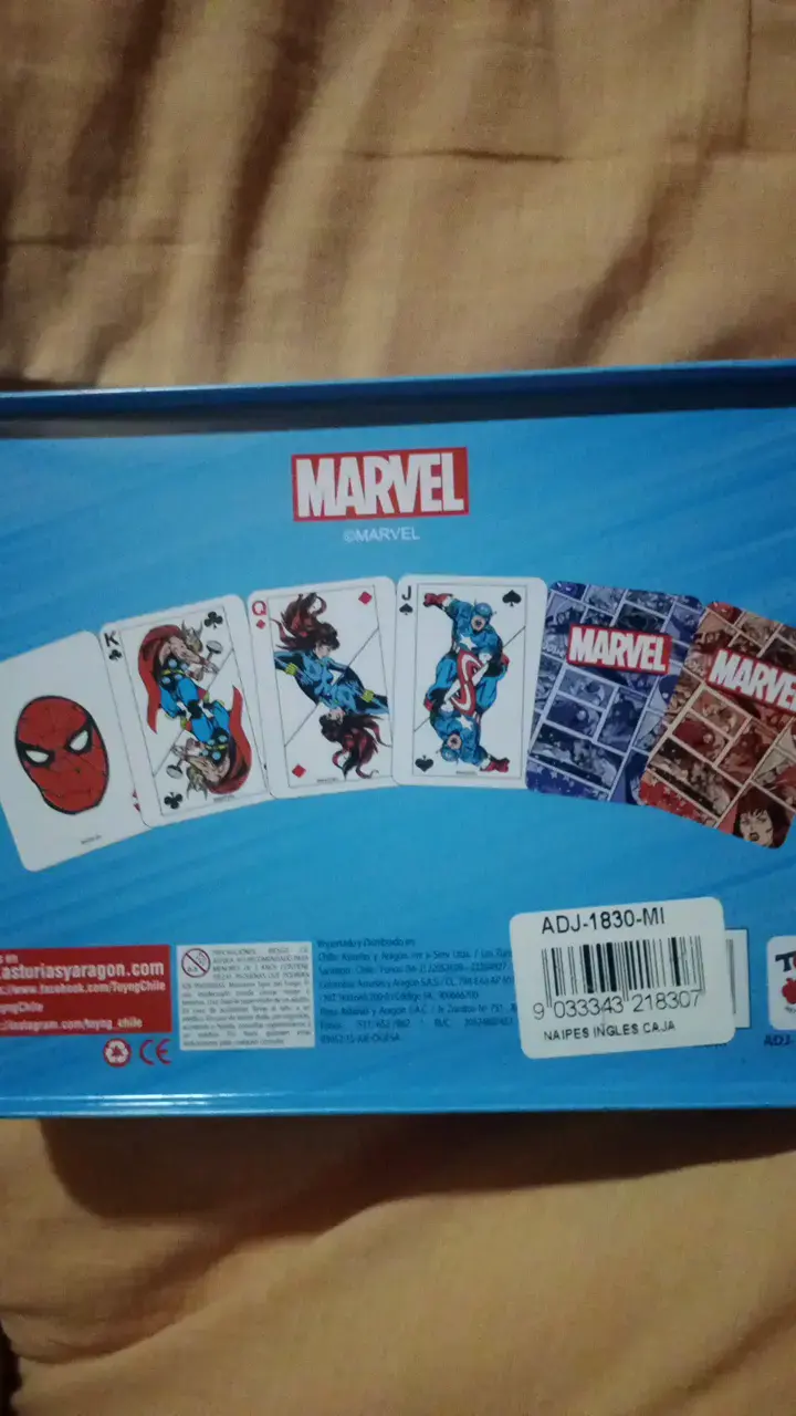 Juego de naipes Marvel en caja metálica - 2