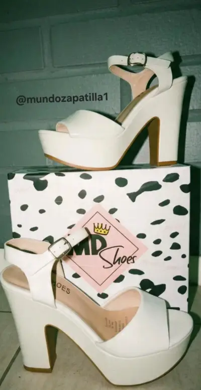 Sandalias de tacón alto blancas - miniatura 2