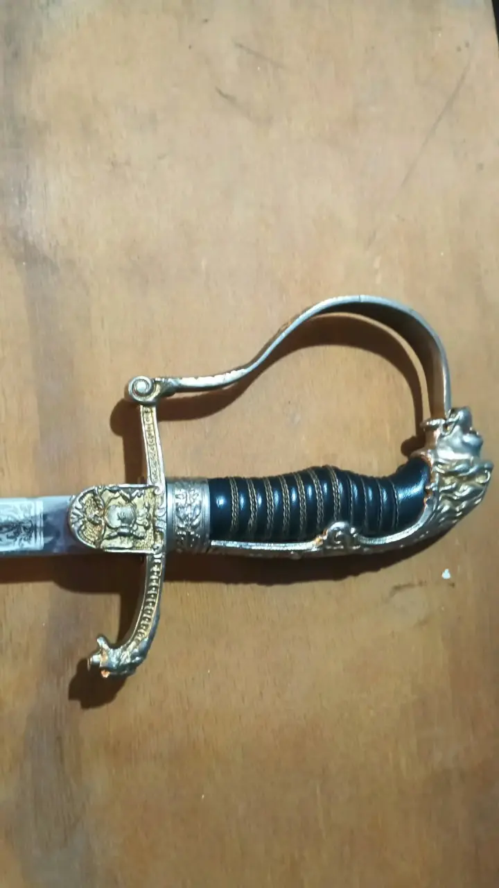 Espada ceremonial del Ejército de Chile con empuñadura decorativa - 1
