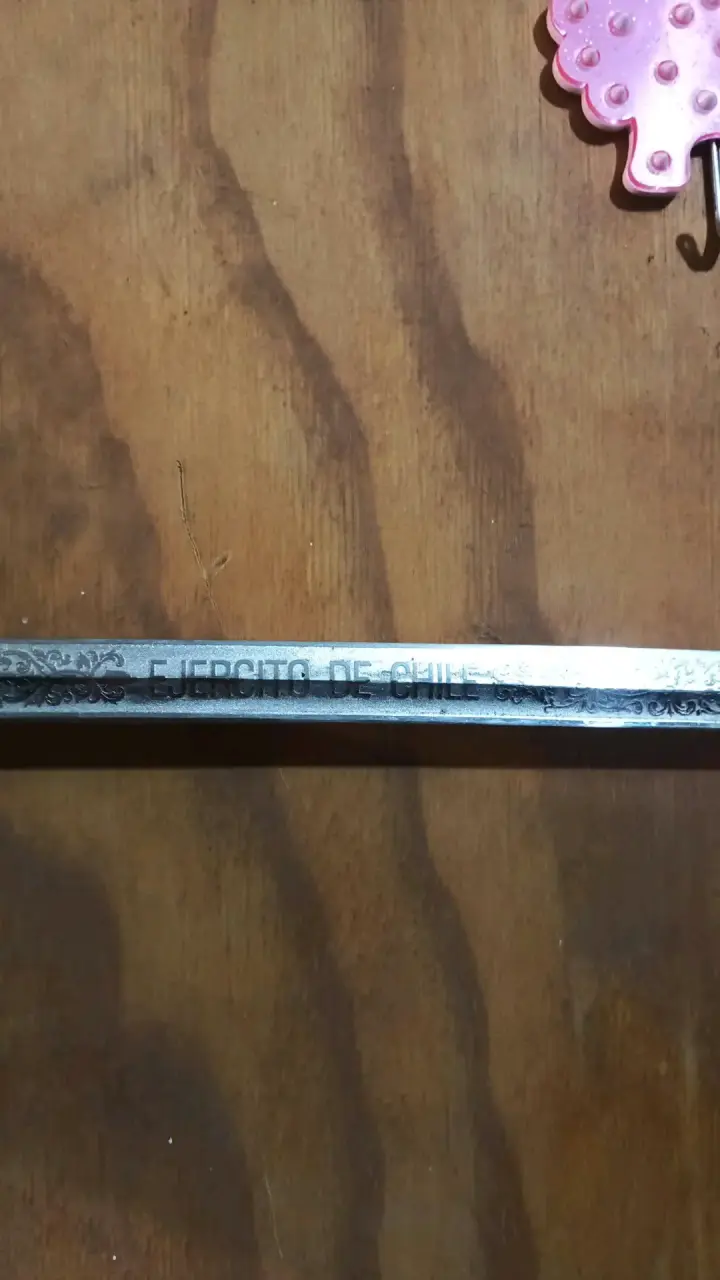 Espada ceremonial del Ejército de Chile con empuñadura decorativa - 2