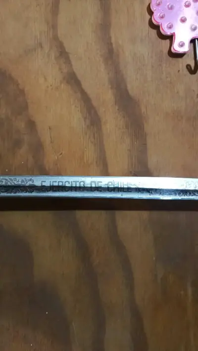 Espada ceremonial del Ejército de Chile con empuñadura decorativa - miniatura 2