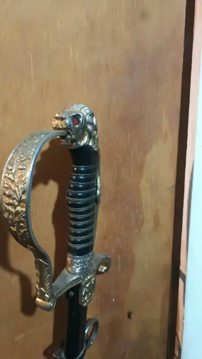 Espada ceremonial del Ejército de Chile con empuñadura decorativa - miniatura 3