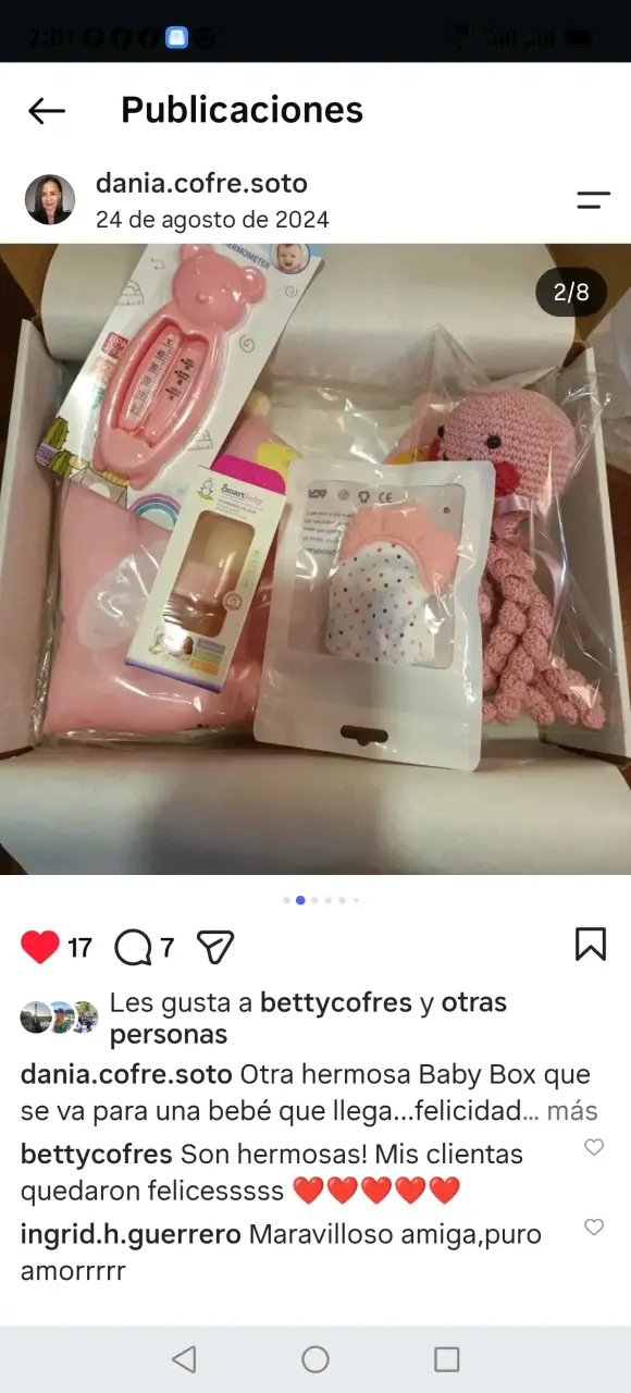 Caja de regalo para bebé con ropa y juguete tejido - 2