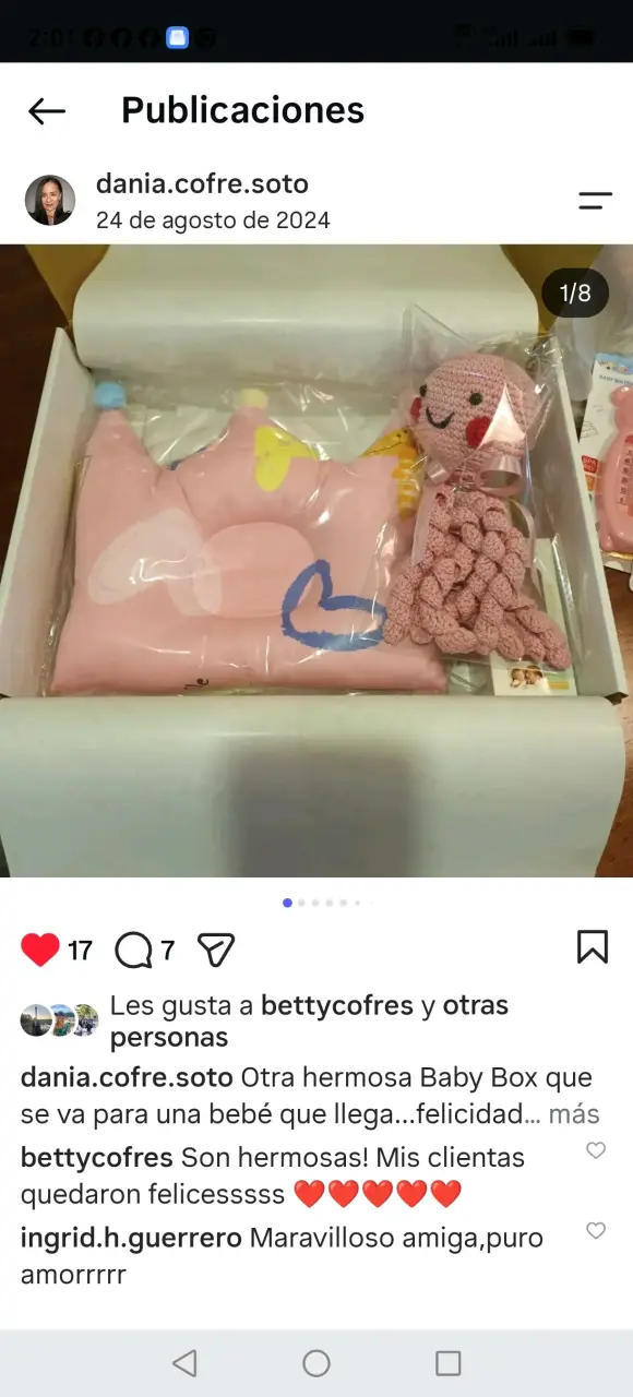 Caja de regalo para bebé con ropa y juguete tejido - 3
