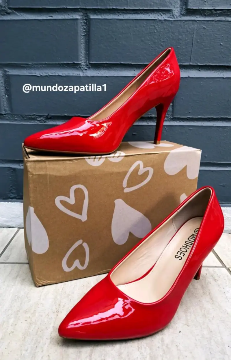 Tacones rojos de charol para mujer - 1