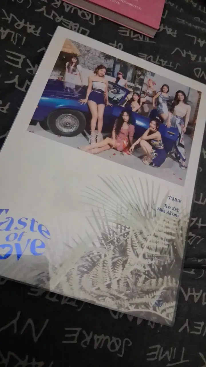 Álbum 'Taste of Love' de TWICE, 10º Mini Álbum - 1