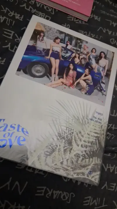 Álbum 'Taste of Love' de TWICE, 10º Mini Álbum - miniatura 1