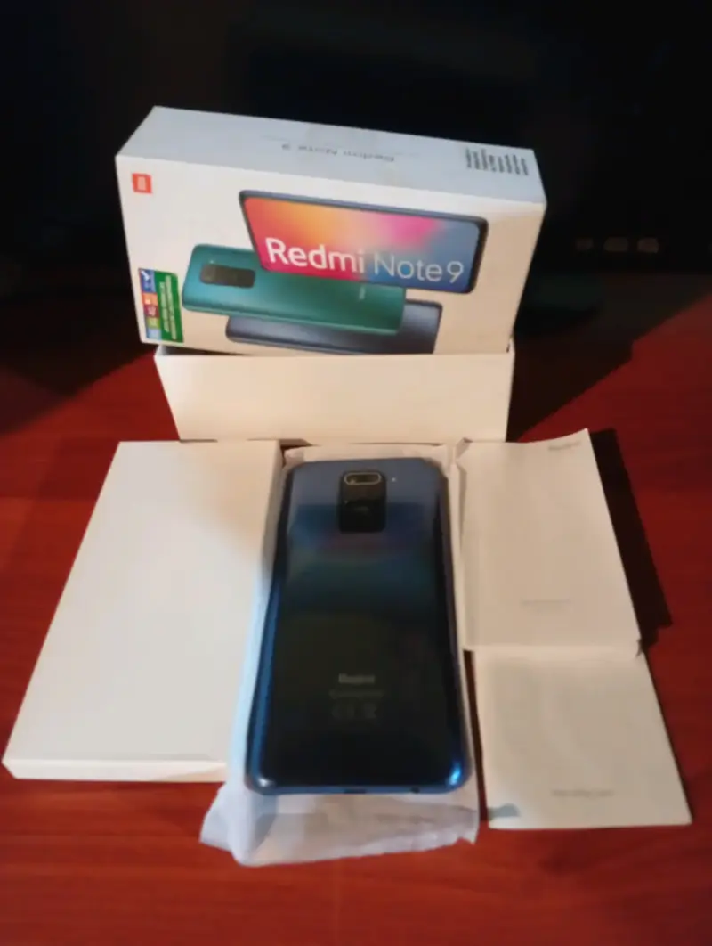Smartphone Xiaomi Redmi Note 9 con caja - 2