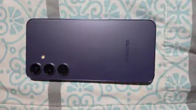 Samsung Galaxy S24 en buen estado - miniatura 1