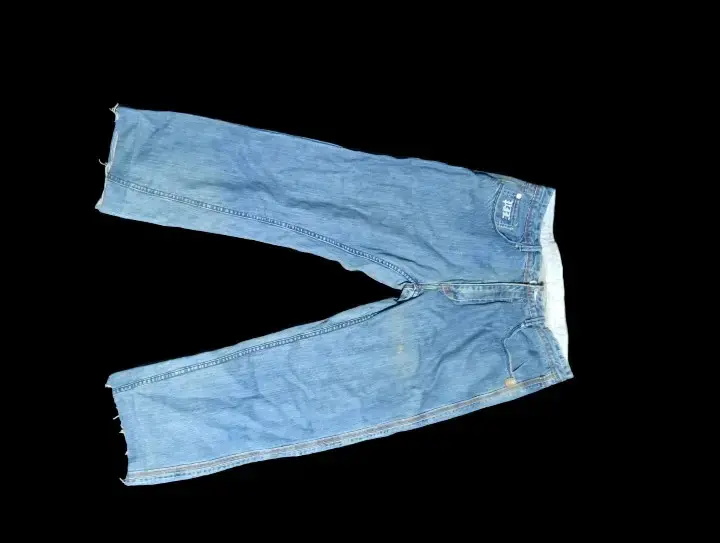 Jeans de mezclilla azul claro con diseño casual - 1